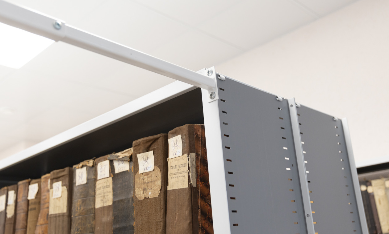 Антиопрокидыватель стационарных стеллажей